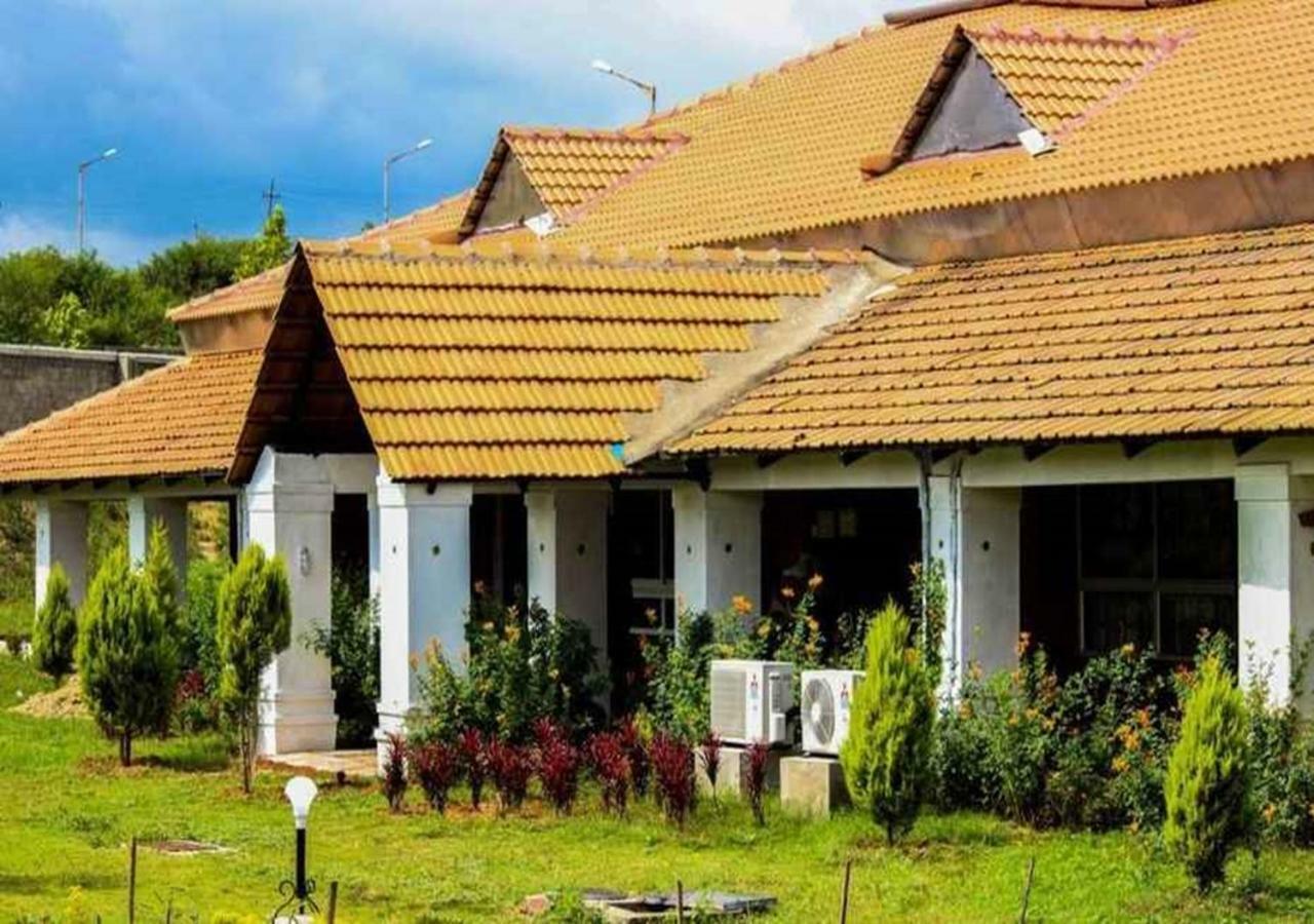 Pavanputra Clarks Inn Hassan Exterior photo