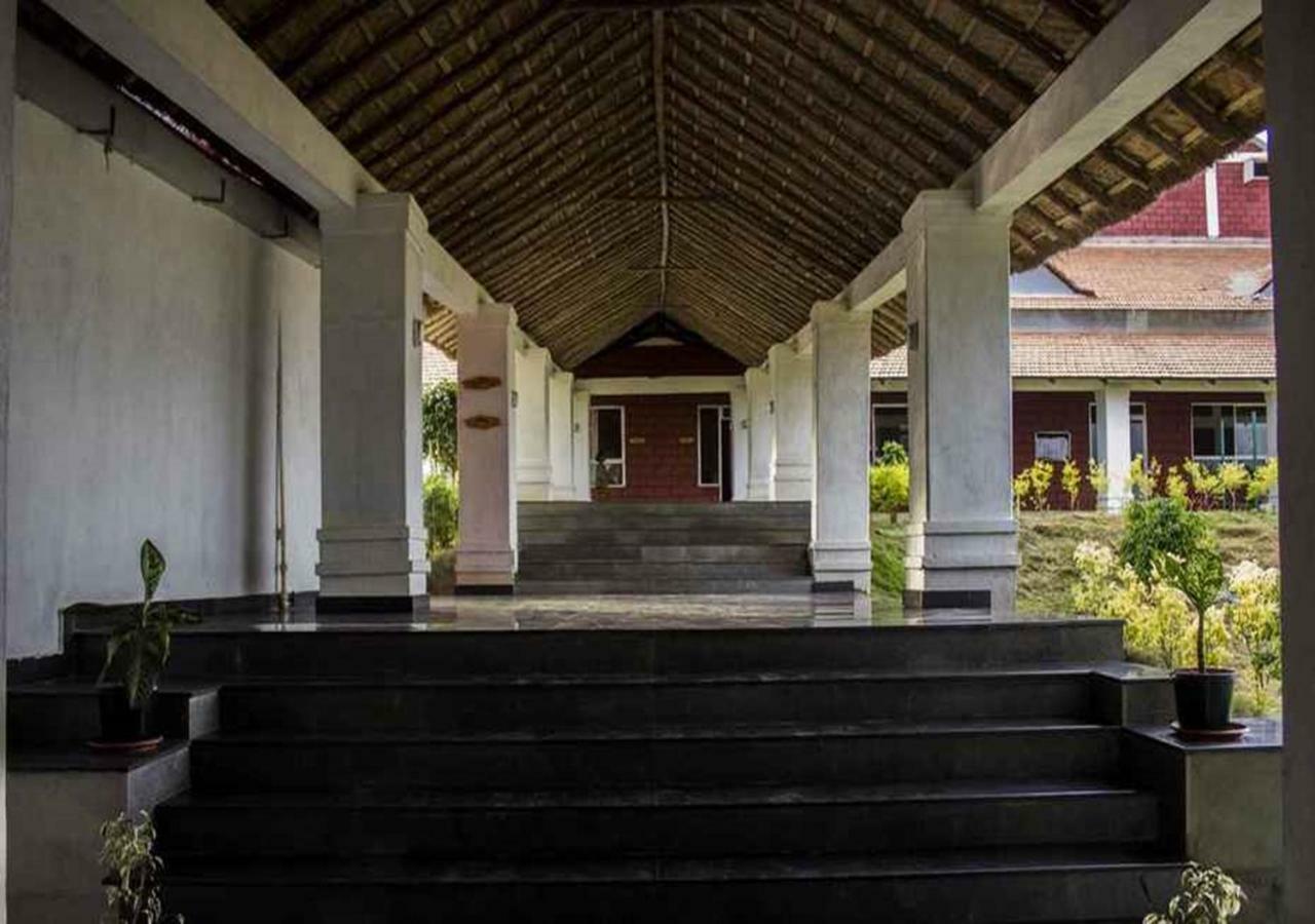 Pavanputra Clarks Inn Hassan Exterior photo