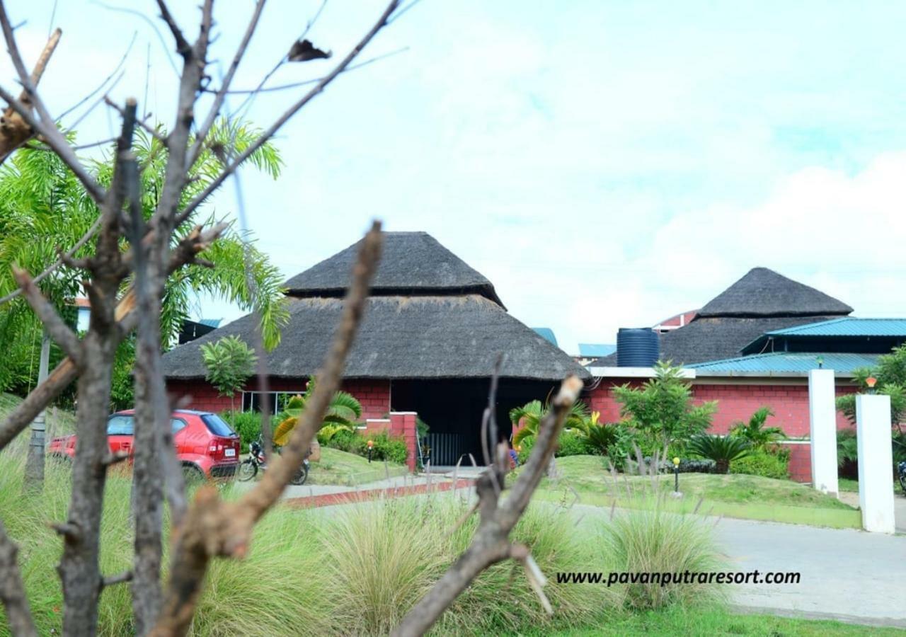 Pavanputra Clarks Inn Hassan Exterior photo
